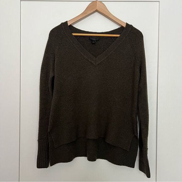 J. Crew Sweaters - J Crew Sweater Womens XS Green Tight Knit V Neck Split Hem Merino Wool Alpaca